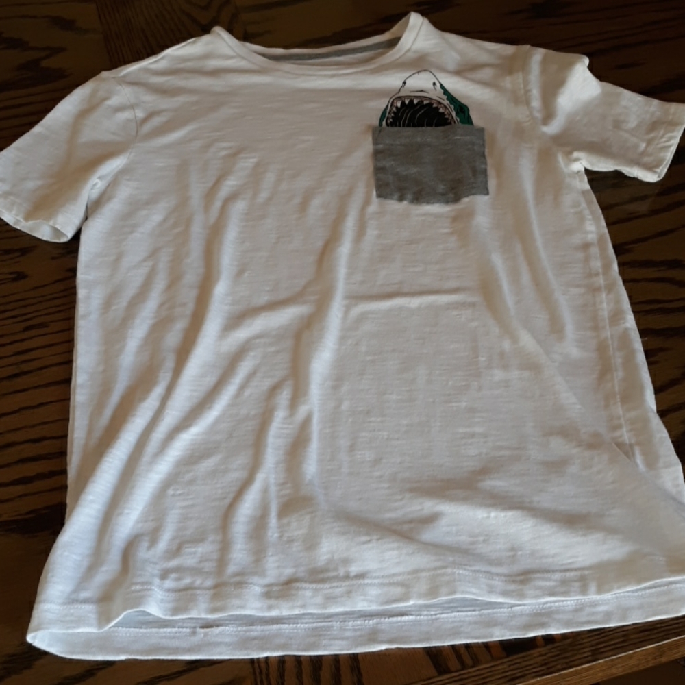 Boys Old Navy shark tshirt